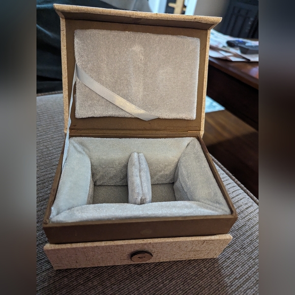 3/$30.  Fabric covered Button and magnetic  closure, velvet  lined box. - Picture 3 of 6